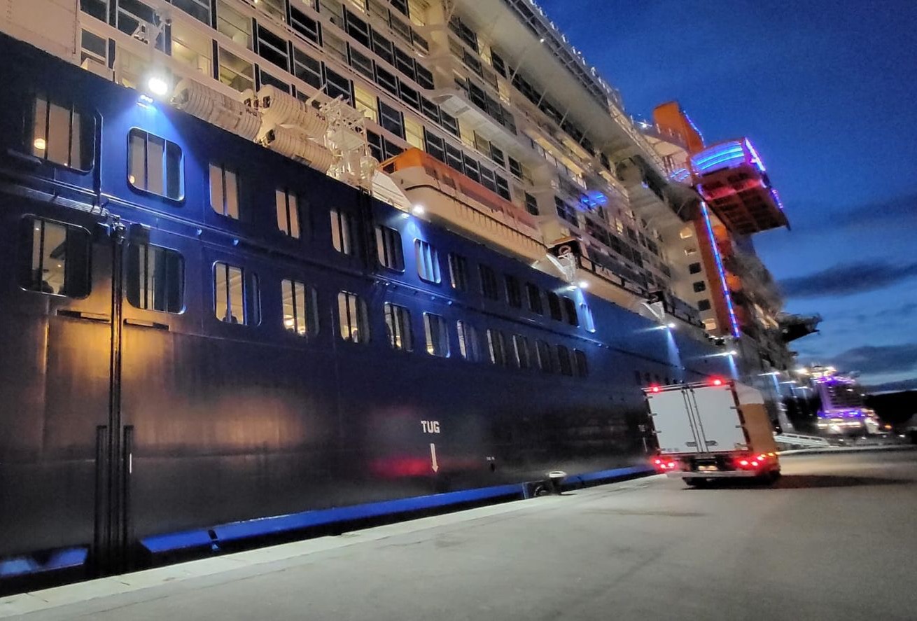 picture of our vehicule next to a cruise ship