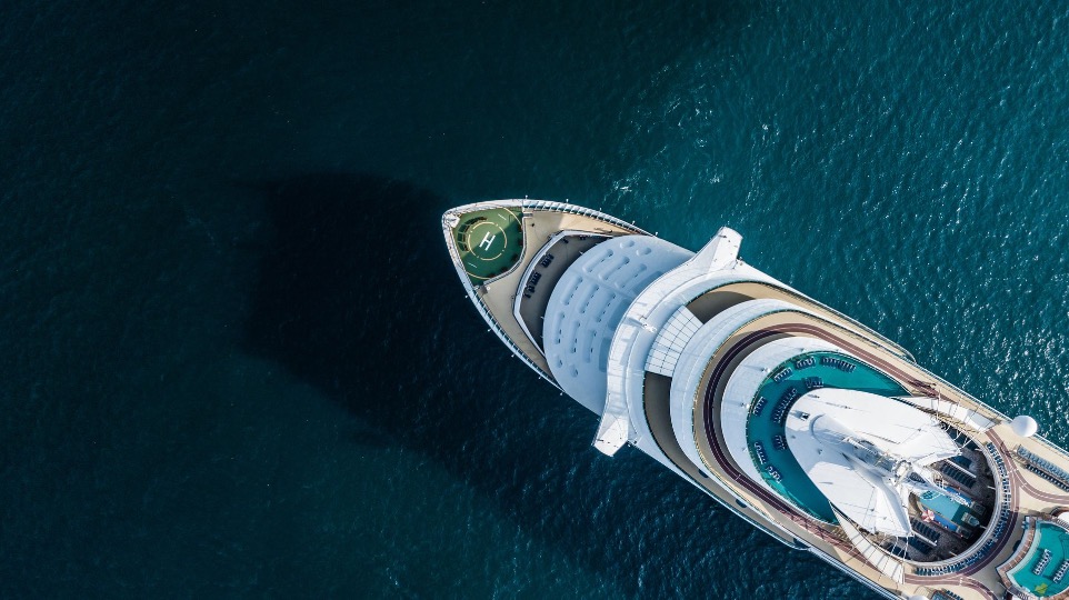 picture of a cruise ship navigating
