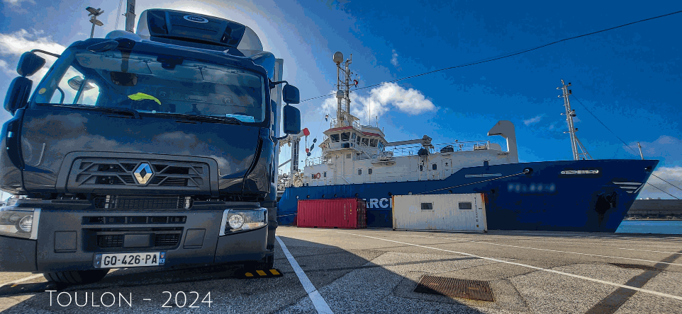 picture of our delivery vehicule delivering a ship in dry dock