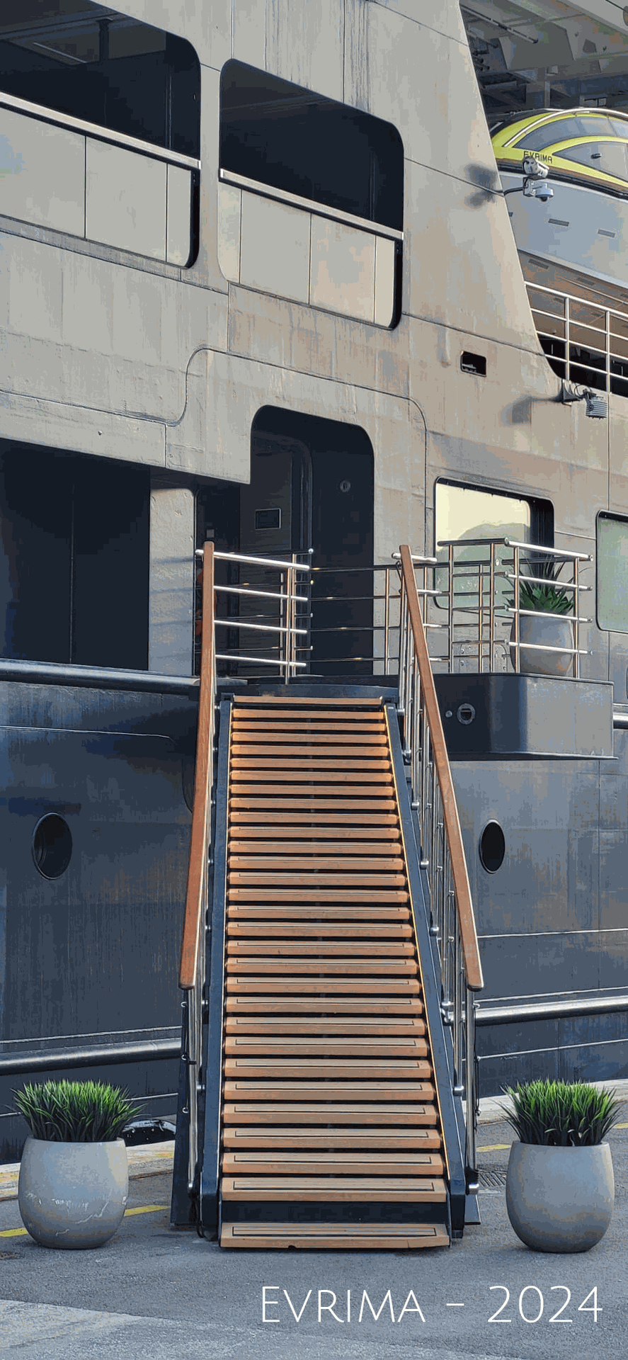 picture of the stairs of the Evrima
